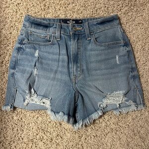 Hollister Women’s Size 0 (25W) Ultra High Rise 3” Denim Mom Short